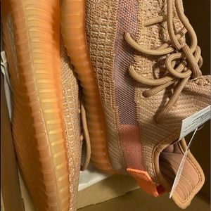 CLAY!!! Size 9 Men’s Yeezy’s totally Unisex!